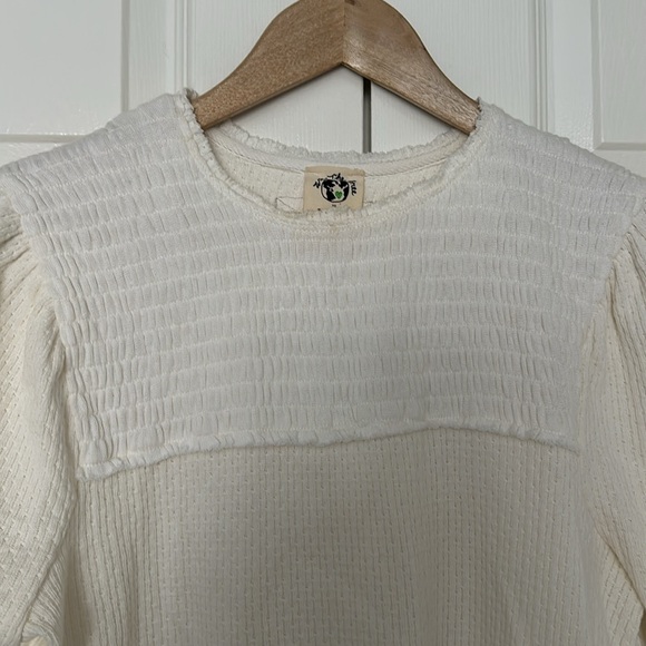 Free people cream colored T-shirt style top - Picture 2 of 5